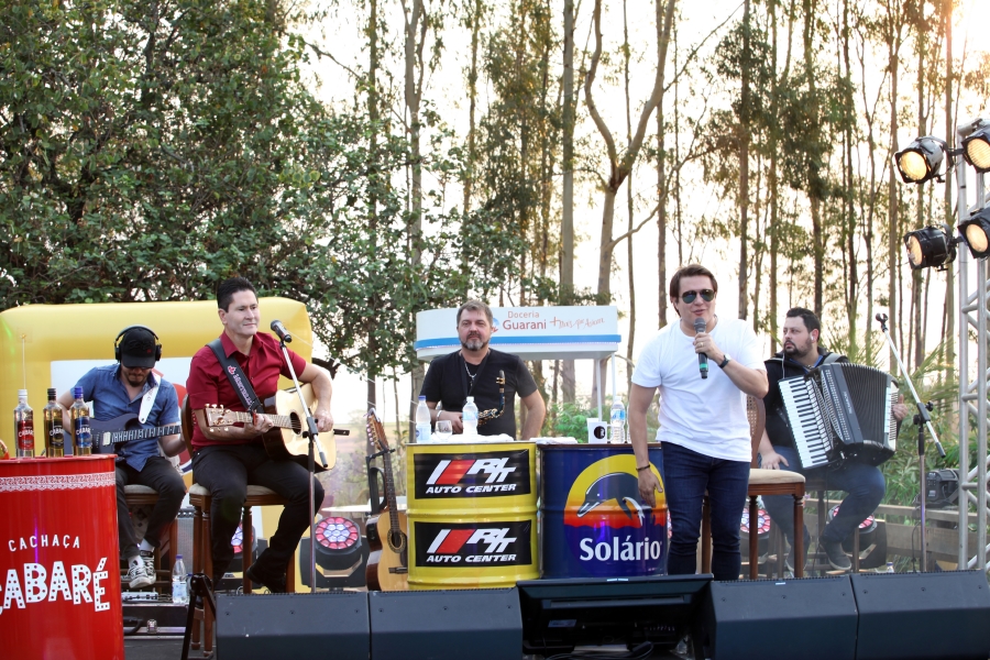 “A DUPLA GIAN E GIOVANI REALIZOU LIVE EM SÃO JOSÉ DO RIO PRETO, DIA 10 DE OUTUBRO, EVENTO ORGANIZADO PELA EMPRESA SOLÁRIO SUNSET,  QUE TROUXE  SOLIDARIEDADE ATRAVÉS DA MÚSICA” - Eloisa Mattos