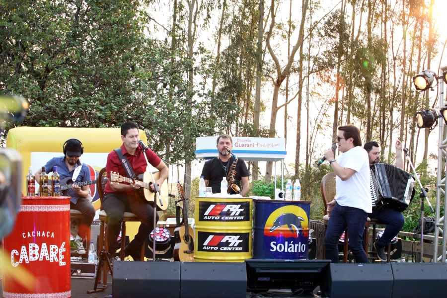 “A DUPLA GIAN E GIOVANI REALIZOU LIVE EM SÃO JOSÉ DO RIO PRETO, DIA 10 DE OUTUBRO, EVENTO ORGANIZADO PELA EMPRESA SOLÁRIO SUNSET,  QUE TROUXE  SOLIDARIEDADE ATRAVÉS DA MÚSICA” - Eloisa Mattos