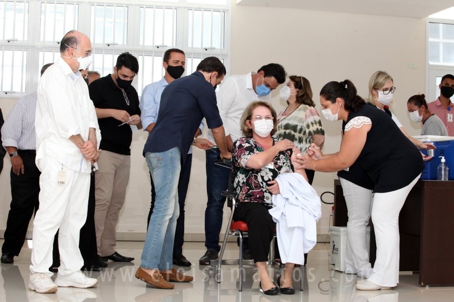 COMPLEXO FUNFARME INICIA VACINAÇÃO DE SEUS COLABORADORES CONTRA A COVID-19 - Eloisa Mattos