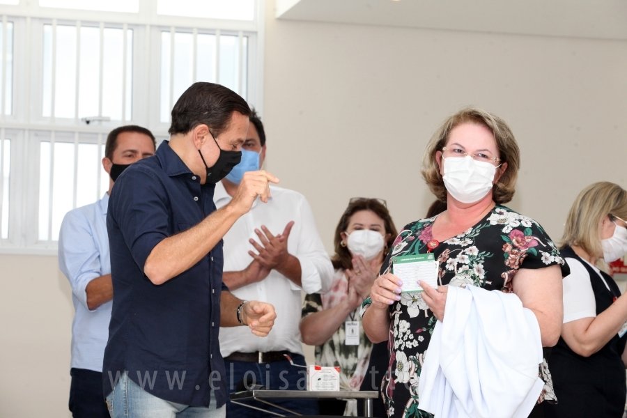 COMPLEXO FUNFARME INICIA VACINAÇÃO DE SEUS COLABORADORES CONTRA A COVID-19 - Eloisa Mattos