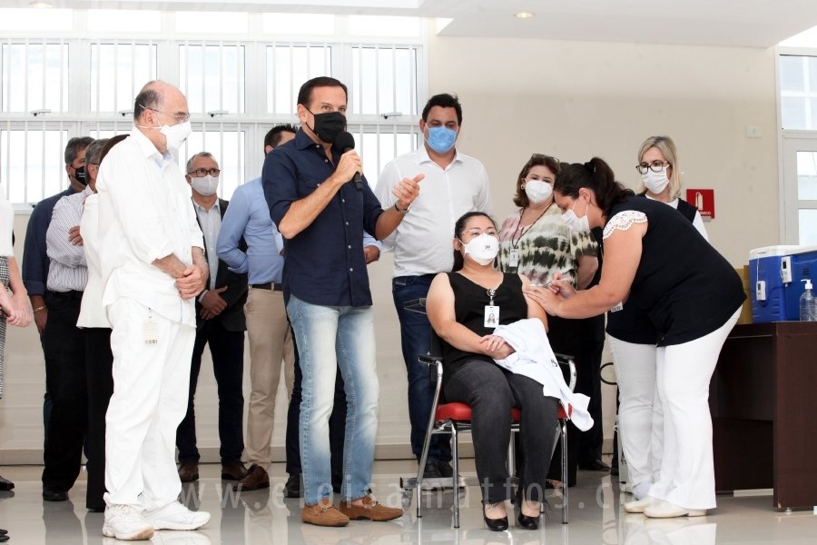 COMPLEXO FUNFARME INICIA VACINAÇÃO DE SEUS COLABORADORES CONTRA A COVID-19 - Eloisa Mattos