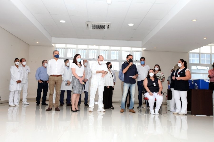 COMPLEXO FUNFARME INICIA VACINAÇÃO DE SEUS COLABORADORES CONTRA A COVID-19 - Eloisa Mattos