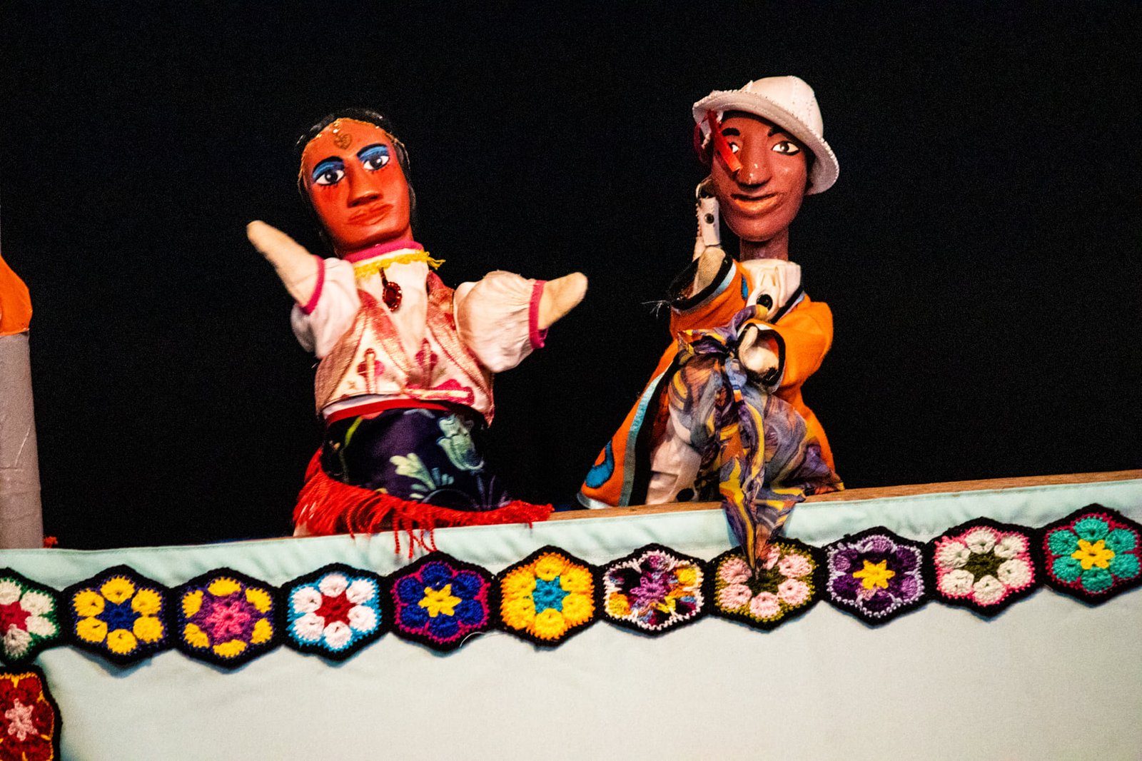 COM TRADUÇÃO EM LIBRAS. GRUPO DE MAMULENGO TRAZ ESPETÁCULO EM CORDEL