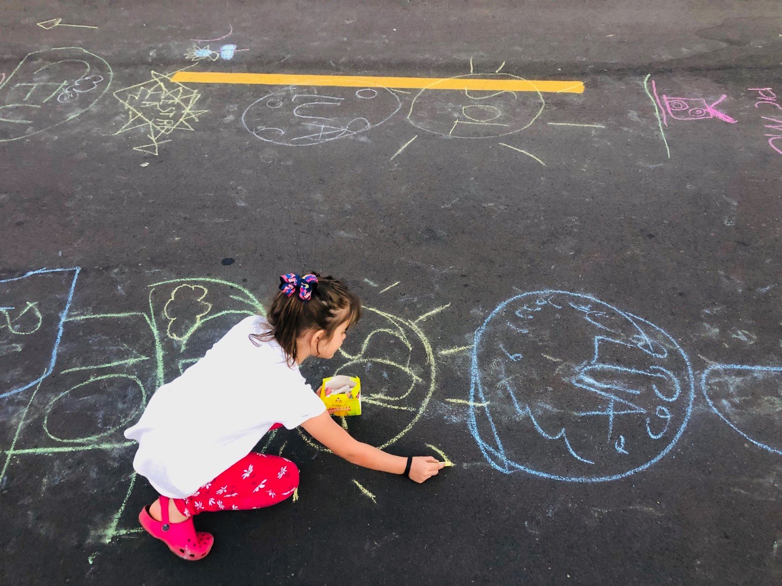EXPOSIÇÃO “A ARTE DE SER MOLEQUE” POR GUILHERME BAFFI