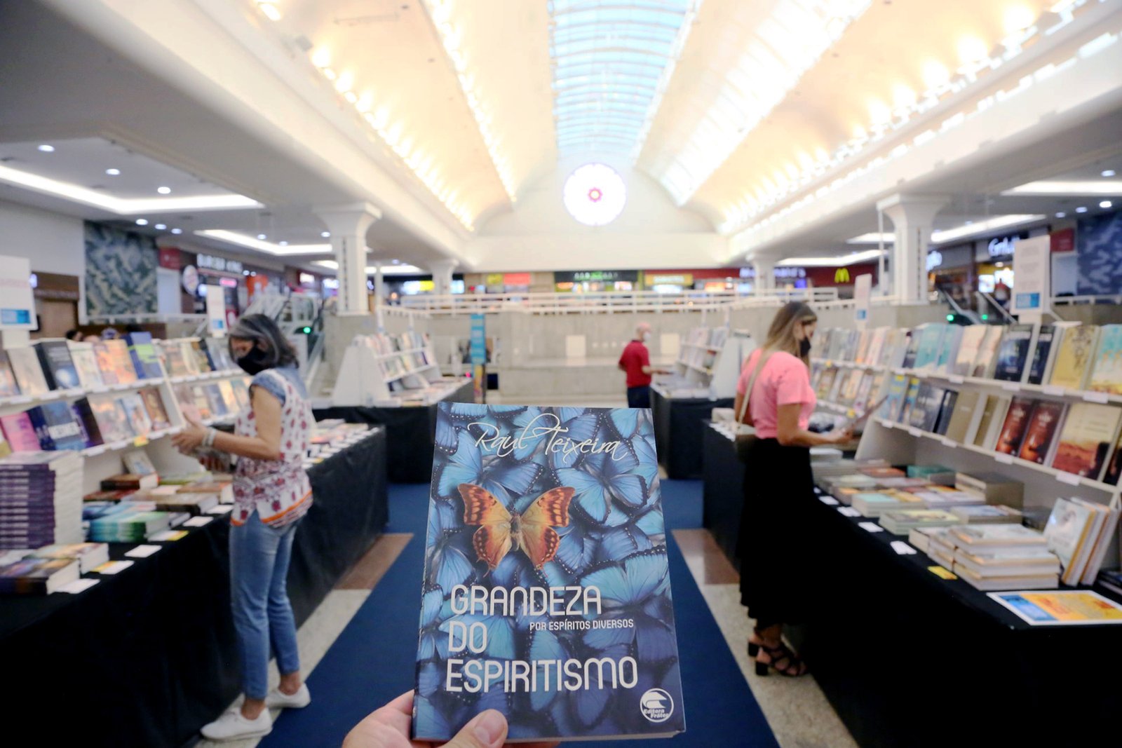 RIOPRETO SHOPPING RECEBE A TRADICIONAL FEIRA DO LIVRO ESPÍRITA