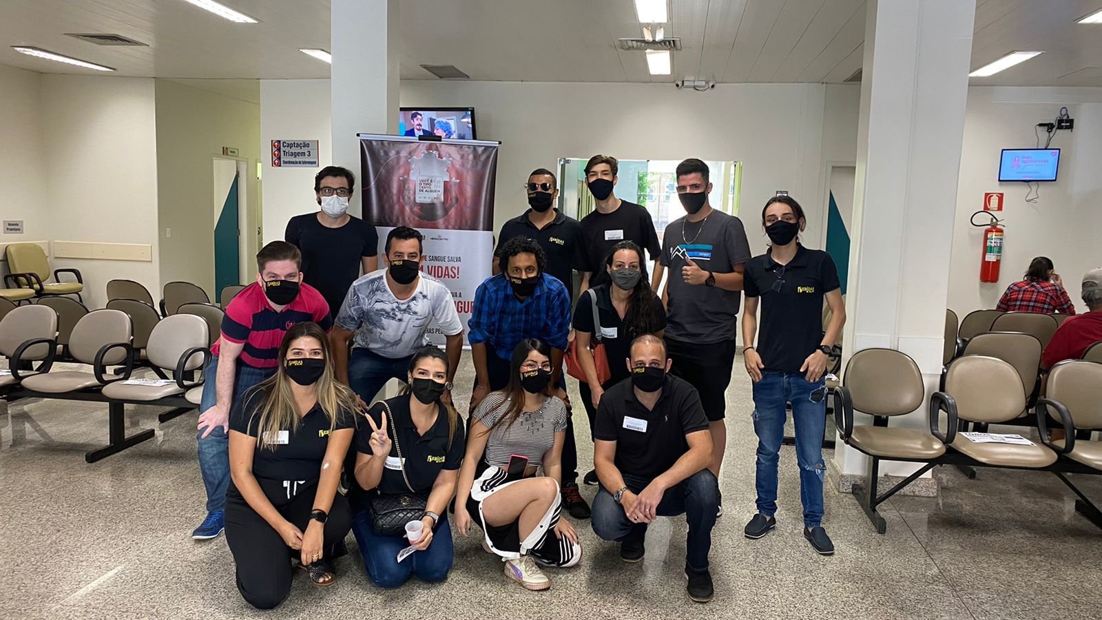 CAMPANHA DISTRIBUI CERVEJA PARA ATRAIR DOADORES DE SANGUE