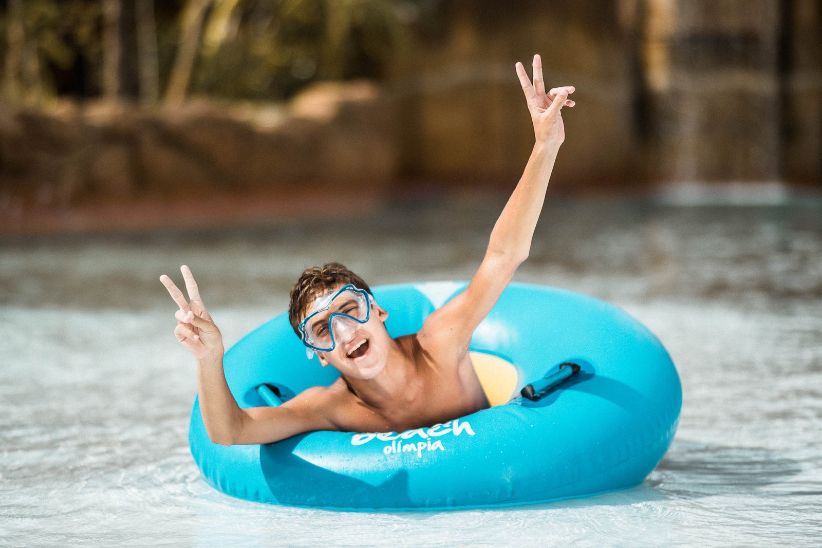 FERIADÃO NAS ONDAS E AREIAS DO HOT BEACH