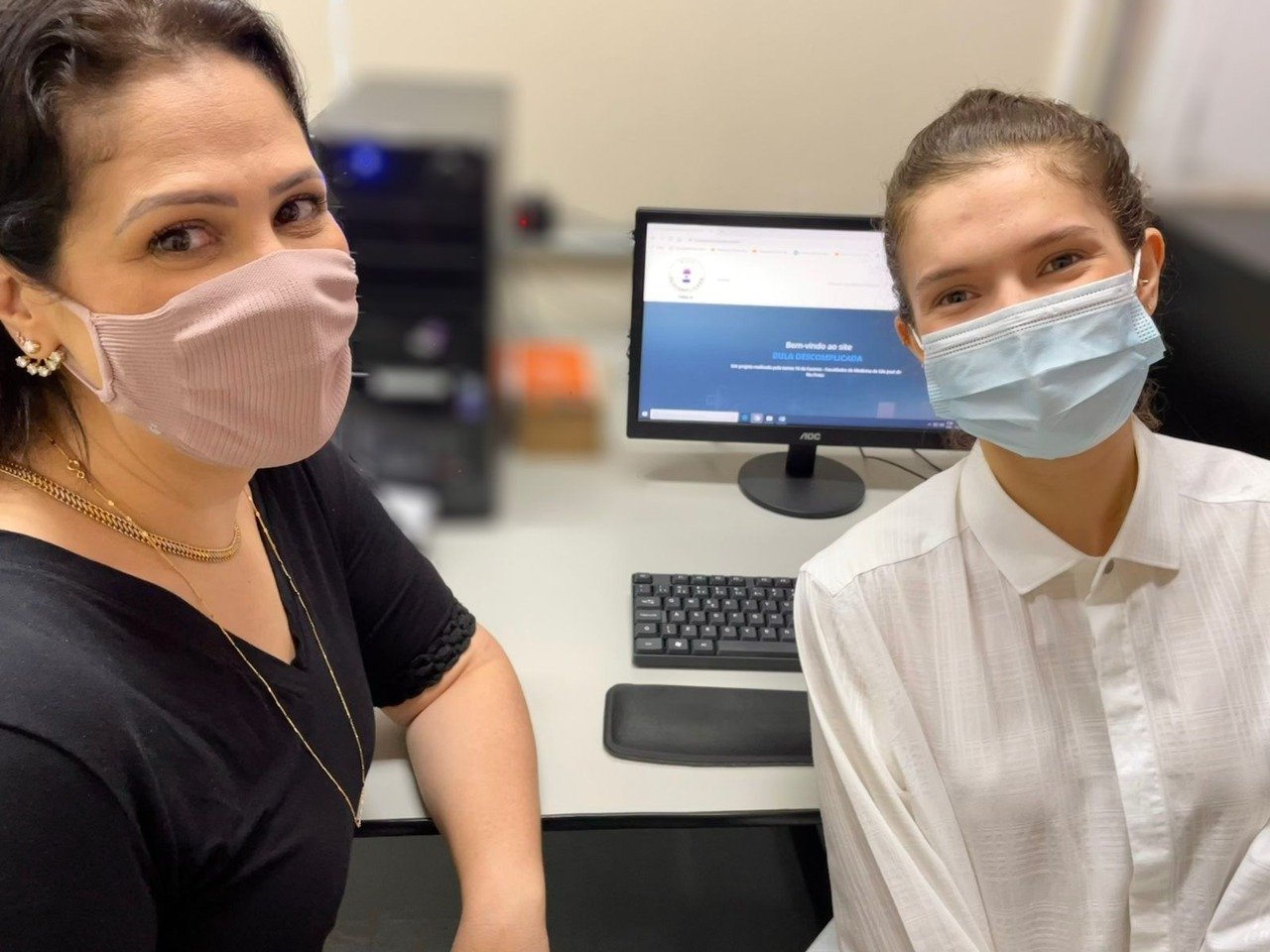 ALUNOS E PROFESSORA DO CURSO DE MEDICINA DA FACERES DESENVOLVEM SITE QUE SIMPLIFICA LEITURA DE BULA DE MEDICAMENTOS