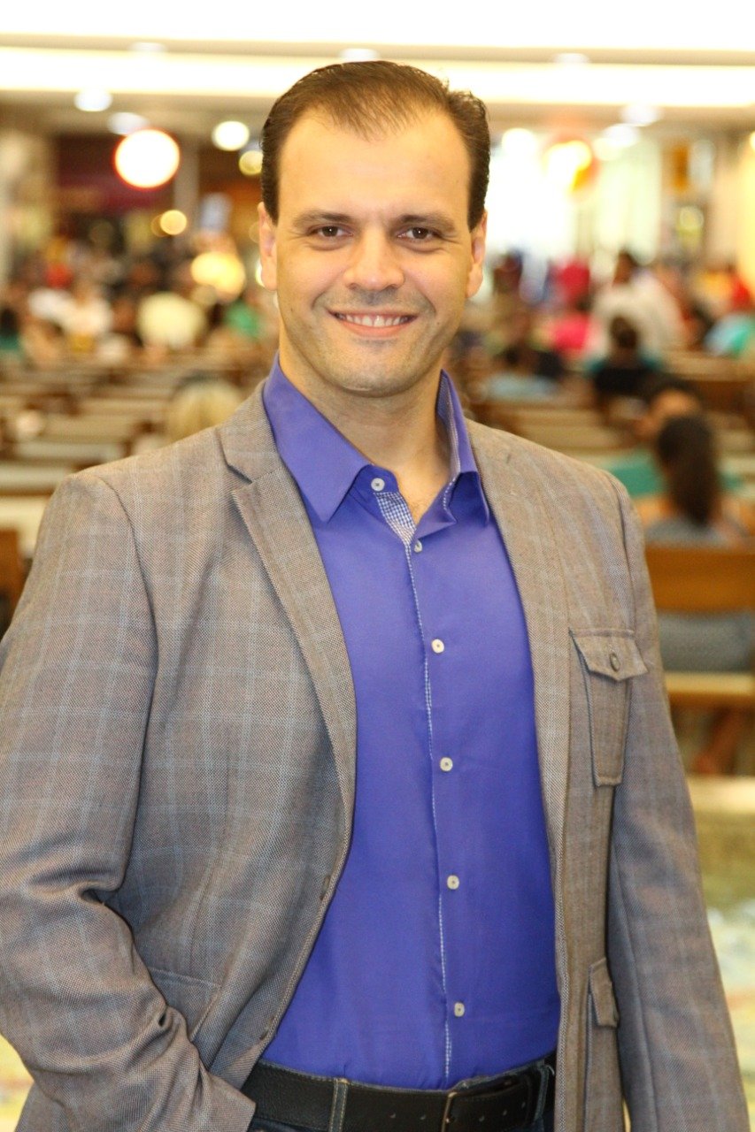 ALEXANDRE CAPRIO ENSINA COMO DESCOMPLICAR A VIDA EM PALESTRA NO RIOPRETO SHOPPING