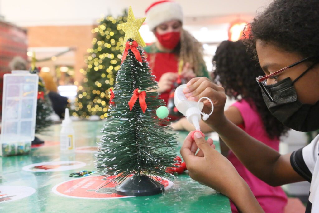 Oficina de Mini Árvores de Natal – Riopreto Shopping Kids