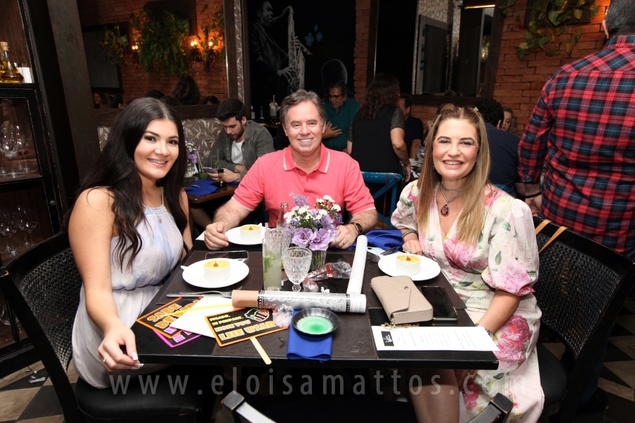 FORMATURA – MESTRADO EM CRIMINOLOGIA – MARIANA ROSÁRIO BENITES (T.C.U.) - Eloisa Mattos