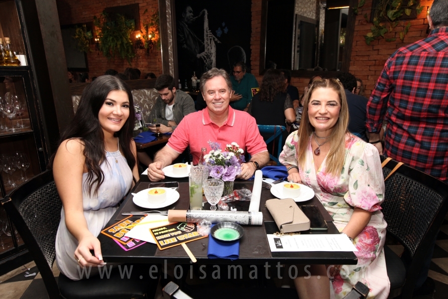 FORMATURA – MESTRADO EM CRIMINOLOGIA – MARIANA ROSÁRIO BENITES (T.C.U.) - Eloisa Mattos