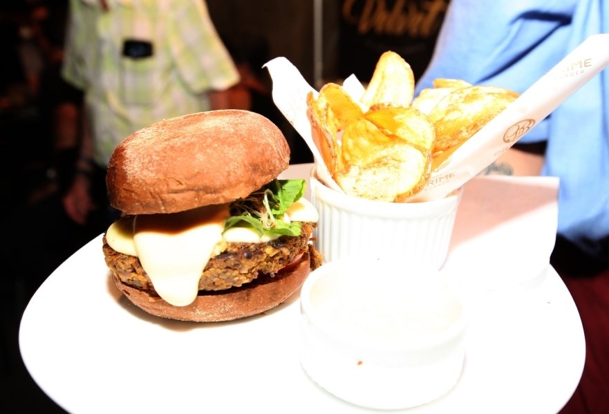 FRANQUIA GENERAL PRIME BURGUER INAUGUROU ONTEM, DIA 01/12/21 –  ANEXO A CERVEJARIA VELVET EM RIO PRETO - Eloisa Mattos