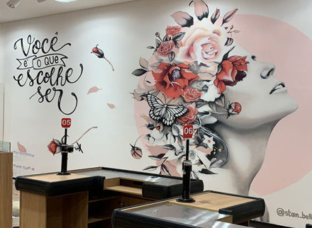 LOJAS LÍVIA INAUGURA UNIDADE EM PONTO COMERCIAL HIST[ORICO