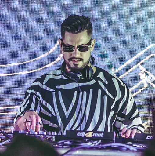 FESTA PÉ NA AREIA NO HOT BEACH OLÍMPIA COM DJ GUSTAVO MOTA