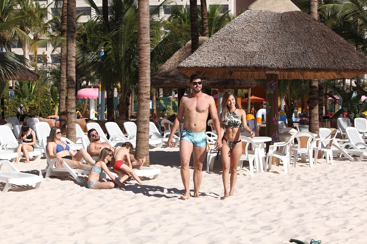 PASSEIO DE ÚLTIMA HORA NO FERIADÃO ? DAY USE NO HOT BEACH OLÍMPIA INCLUI PRAIA