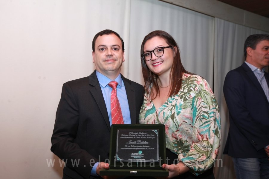 HOMENAGEM DA SMC AOS MÉDICOS E PROFISSIONAIS DA SAÚDE QUE TRABALHARAM NA LUTA CONTRA O COVID-19 - Eloisa Mattos