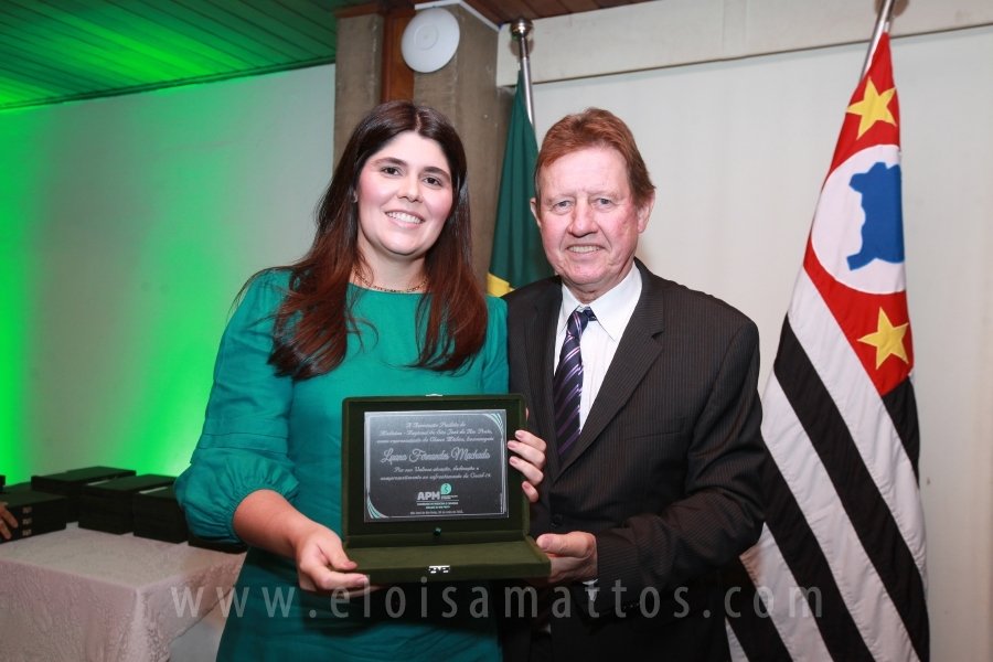 HOMENAGEM DA SMC AOS MÉDICOS E PROFISSIONAIS DA SAÚDE QUE TRABALHARAM NA LUTA CONTRA O COVID-19 - Eloisa Mattos