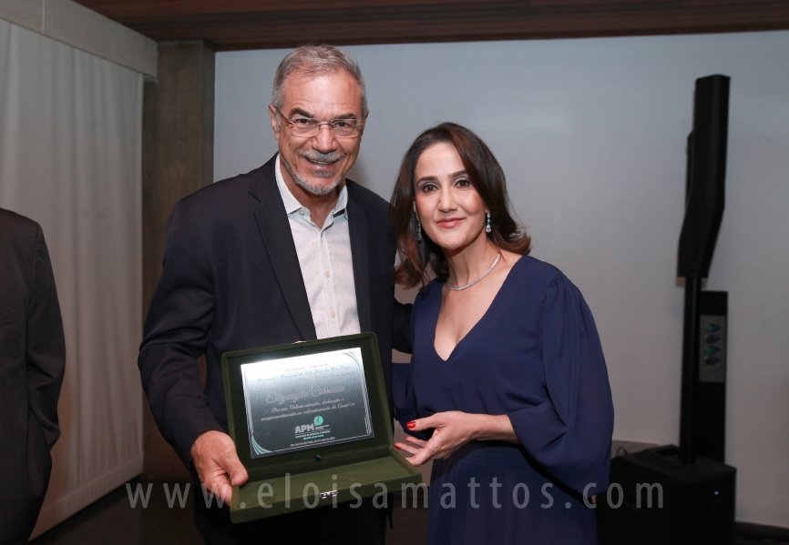 HOMENAGEM DA SMC AOS MÉDICOS E PROFISSIONAIS DA SAÚDE QUE TRABALHARAM NA LUTA CONTRA O COVID-19 - Eloisa Mattos