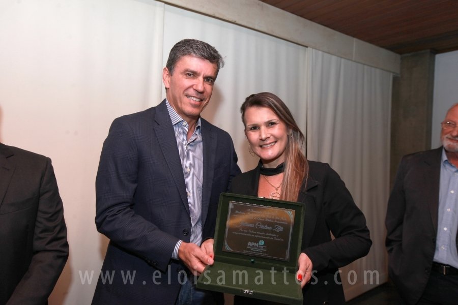 HOMENAGEM DA SMC AOS MÉDICOS E PROFISSIONAIS DA SAÚDE QUE TRABALHARAM NA LUTA CONTRA O COVID-19 - Eloisa Mattos