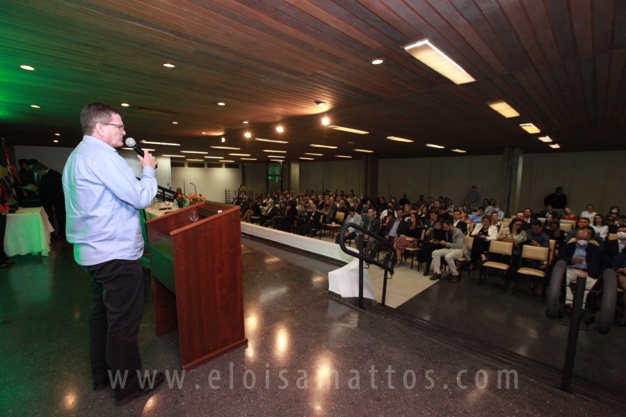 HOMENAGEM DA SMC AOS MÉDICOS E PROFISSIONAIS DA SAÚDE QUE TRABALHARAM NA LUTA CONTRA O COVID-19 - Eloisa Mattos