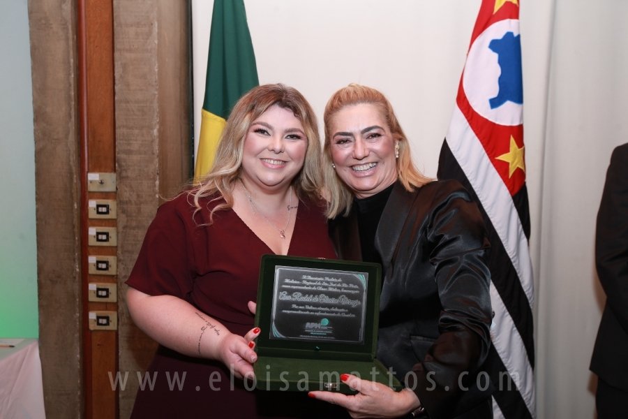 HOMENAGEM DA SMC AOS MÉDICOS E PROFISSIONAIS DA SAÚDE QUE TRABALHARAM NA LUTA CONTRA O COVID-19 - Eloisa Mattos
