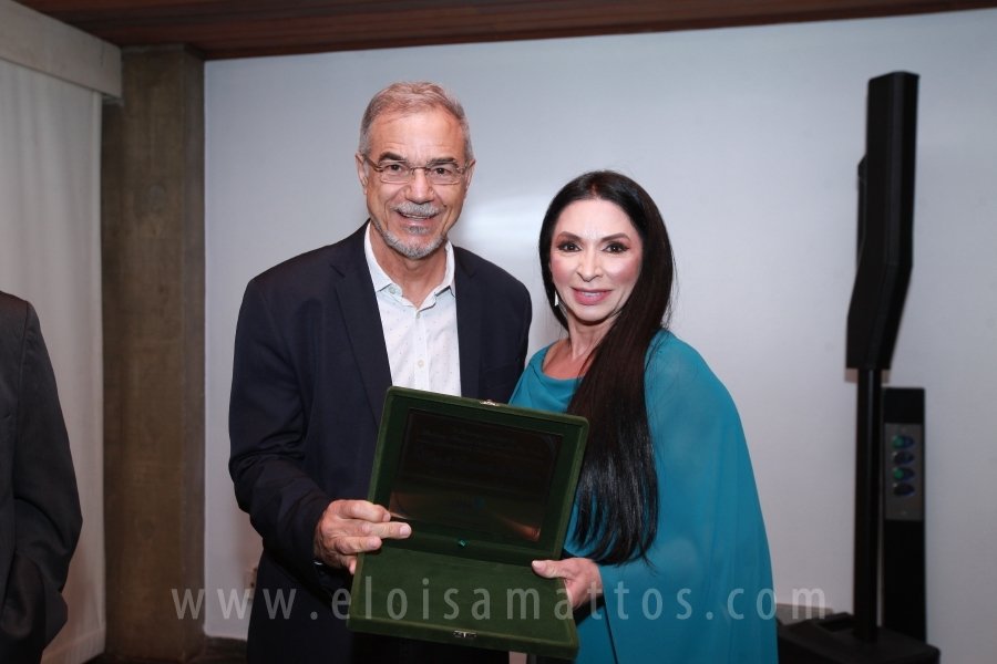 HOMENAGEM DA SMC AOS MÉDICOS E PROFISSIONAIS DA SAÚDE QUE TRABALHARAM NA LUTA CONTRA O COVID-19 - Eloisa Mattos