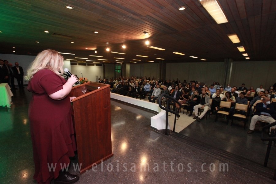 HOMENAGEM DA SMC AOS MÉDICOS E PROFISSIONAIS DA SAÚDE QUE TRABALHARAM NA LUTA CONTRA O COVID-19 - Eloisa Mattos