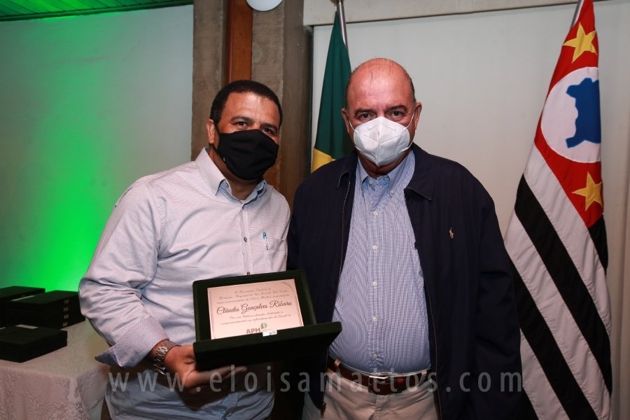 HOMENAGEM DA SMC AOS MÉDICOS E PROFISSIONAIS DA SAÚDE QUE TRABALHARAM NA LUTA CONTRA O COVID-19 - Eloisa Mattos