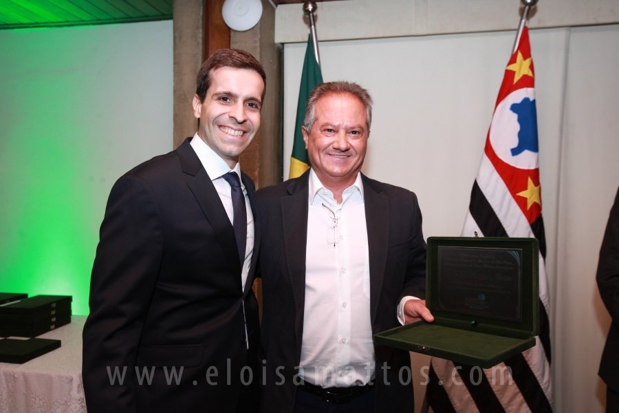 HOMENAGEM DA SMC AOS MÉDICOS E PROFISSIONAIS DA SAÚDE QUE TRABALHARAM NA LUTA CONTRA O COVID-19 - Eloisa Mattos