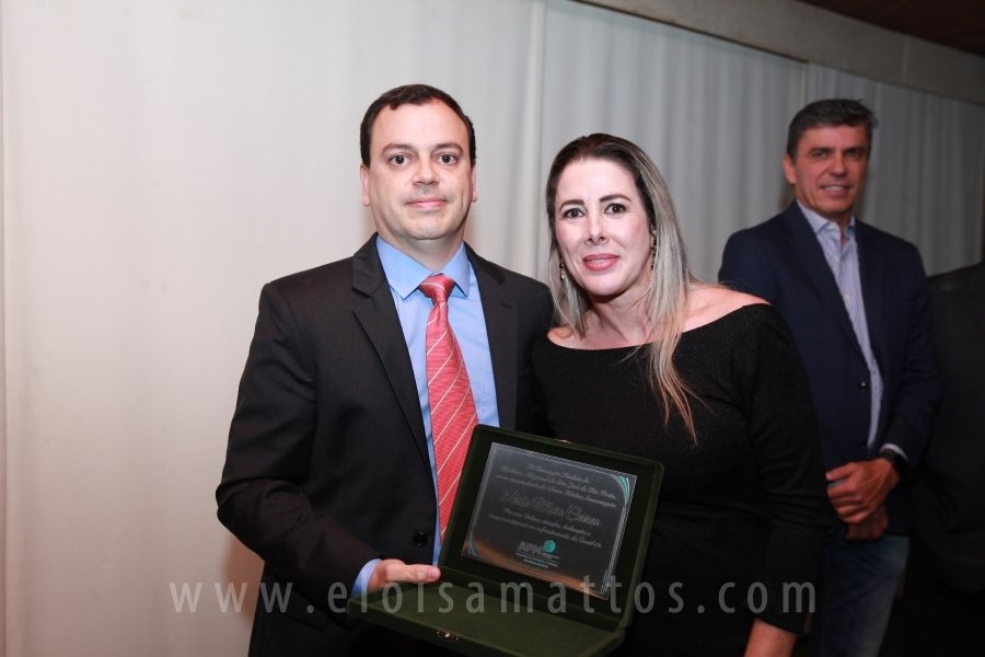 HOMENAGEM DA SMC AOS MÉDICOS E PROFISSIONAIS DA SAÚDE QUE TRABALHARAM NA LUTA CONTRA O COVID-19 - Eloisa Mattos