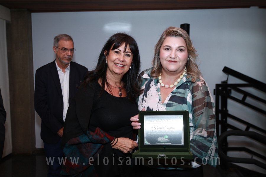 HOMENAGEM DA SMC AOS MÉDICOS E PROFISSIONAIS DA SAÚDE QUE TRABALHARAM NA LUTA CONTRA O COVID-19 - Eloisa Mattos