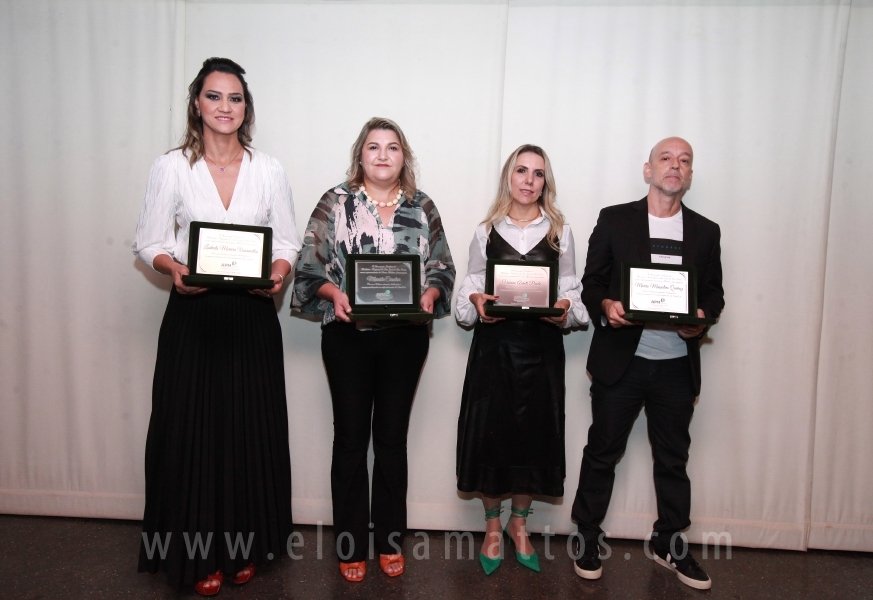 HOMENAGEM DA SMC AOS MÉDICOS E PROFISSIONAIS DA SAÚDE QUE TRABALHARAM NA LUTA CONTRA O COVID-19 - Eloisa Mattos