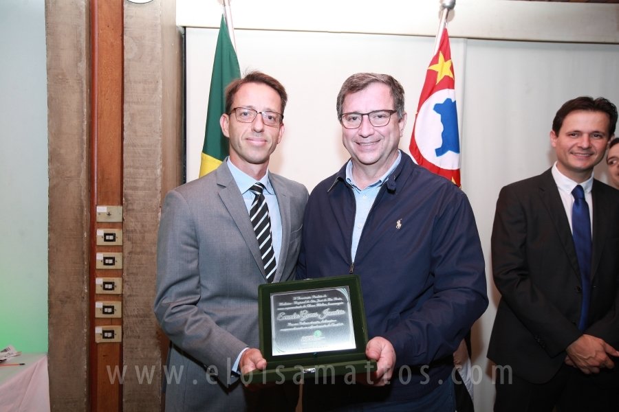 HOMENAGEM DA SMC AOS MÉDICOS E PROFISSIONAIS DA SAÚDE QUE TRABALHARAM NA LUTA CONTRA O COVID-19 - Eloisa Mattos
