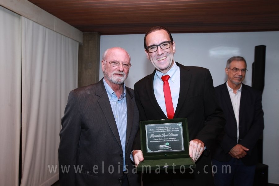 HOMENAGEM DA SMC AOS MÉDICOS E PROFISSIONAIS DA SAÚDE QUE TRABALHARAM NA LUTA CONTRA O COVID-19 - Eloisa Mattos