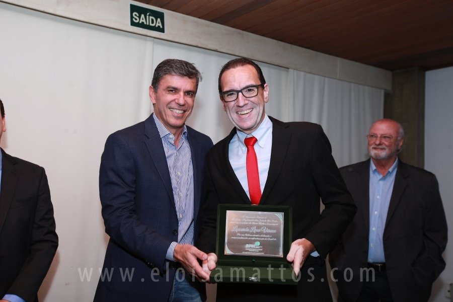 HOMENAGEM DA SMC AOS MÉDICOS E PROFISSIONAIS DA SAÚDE QUE TRABALHARAM NA LUTA CONTRA O COVID-19 - Eloisa Mattos