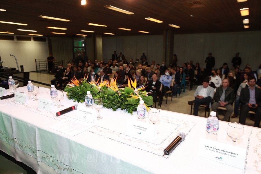 HOMENAGEM DA SMC AOS MÉDICOS E PROFISSIONAIS DA SAÚDE QUE TRABALHARAM NA LUTA CONTRA O COVID-19 - Eloisa Mattos