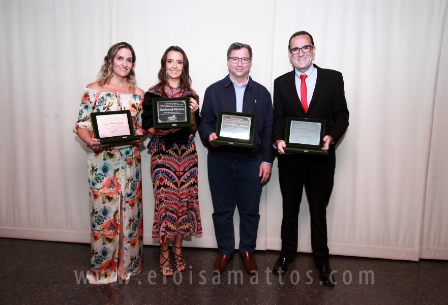 HOMENAGEM DA SMC AOS MÉDICOS E PROFISSIONAIS DA SAÚDE QUE TRABALHARAM NA LUTA CONTRA O COVID-19 - Eloisa Mattos