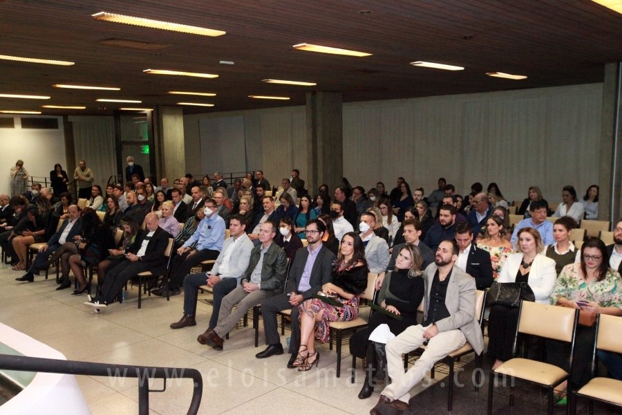 HOMENAGEM DA SMC AOS MÉDICOS E PROFISSIONAIS DA SAÚDE QUE TRABALHARAM NA LUTA CONTRA O COVID-19 - Eloisa Mattos