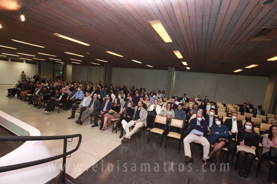 HOMENAGEM DA SMC AOS MÉDICOS E PROFISSIONAIS DA SAÚDE QUE TRABALHARAM NA LUTA CONTRA O COVID-19 - Eloisa Mattos
