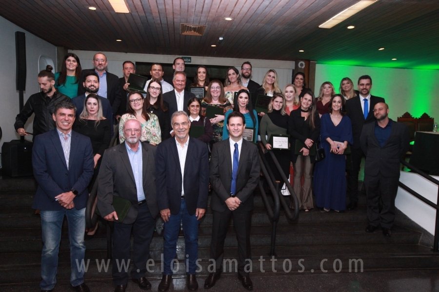 HOMENAGEM DA SMC AOS MÉDICOS E PROFISSIONAIS DA SAÚDE QUE TRABALHARAM NA LUTA CONTRA O COVID-19 - Eloisa Mattos