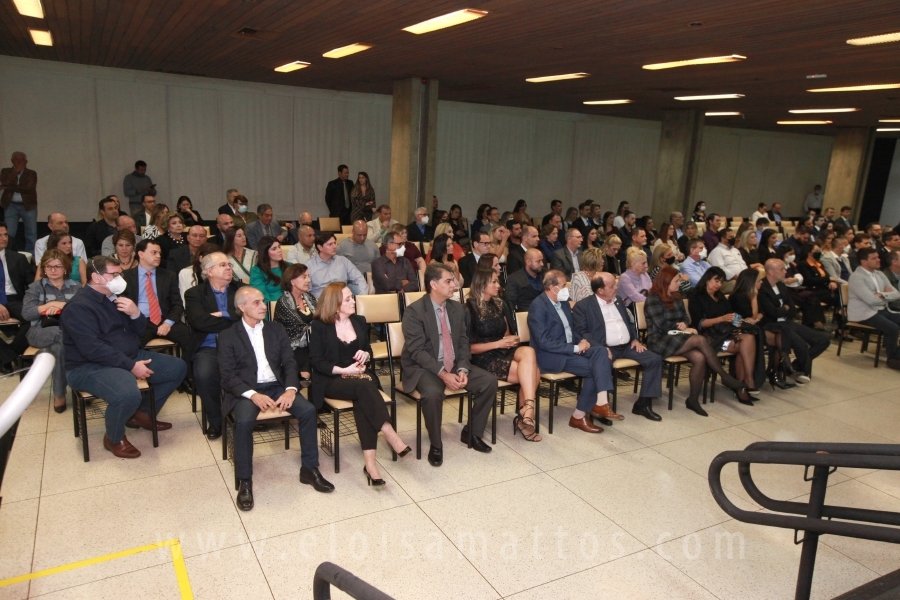 HOMENAGEM DA SMC AOS MÉDICOS E PROFISSIONAIS DA SAÚDE QUE TRABALHARAM NA LUTA CONTRA O COVID-19 - Eloisa Mattos