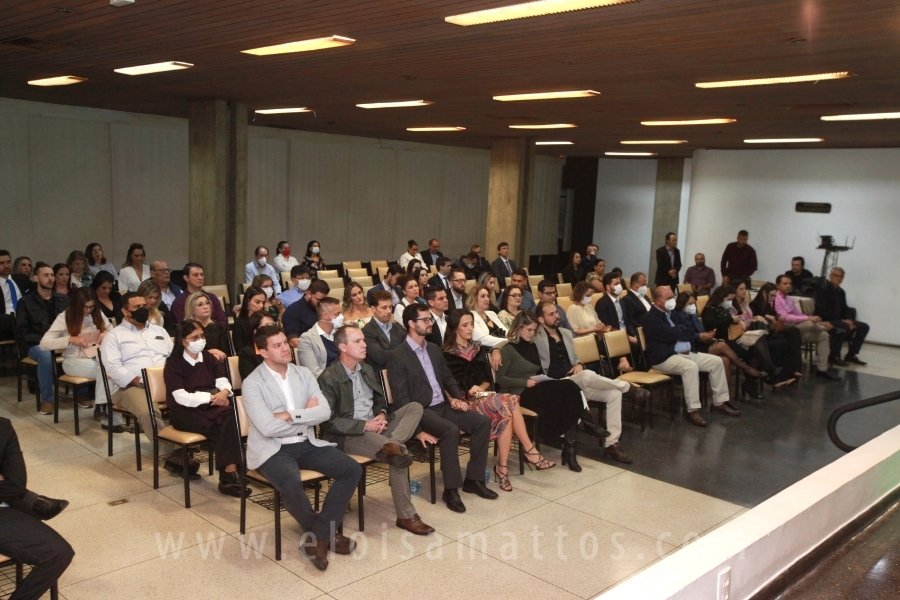 HOMENAGEM DA SMC AOS MÉDICOS E PROFISSIONAIS DA SAÚDE QUE TRABALHARAM NA LUTA CONTRA O COVID-19 - Eloisa Mattos