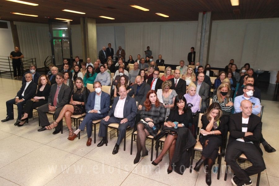 HOMENAGEM DA SMC AOS MÉDICOS E PROFISSIONAIS DA SAÚDE QUE TRABALHARAM NA LUTA CONTRA O COVID-19 - Eloisa Mattos