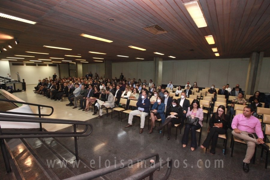HOMENAGEM DA SMC AOS MÉDICOS E PROFISSIONAIS DA SAÚDE QUE TRABALHARAM NA LUTA CONTRA O COVID-19 - Eloisa Mattos