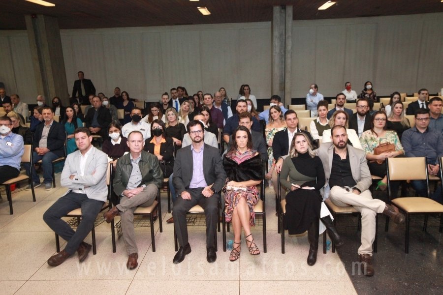 HOMENAGEM DA SMC AOS MÉDICOS E PROFISSIONAIS DA SAÚDE QUE TRABALHARAM NA LUTA CONTRA O COVID-19 - Eloisa Mattos