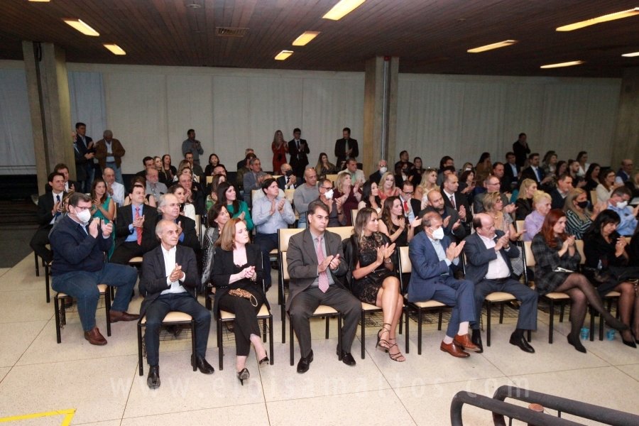 HOMENAGEM DA SMC AOS MÉDICOS E PROFISSIONAIS DA SAÚDE QUE TRABALHARAM NA LUTA CONTRA O COVID-19 - Eloisa Mattos