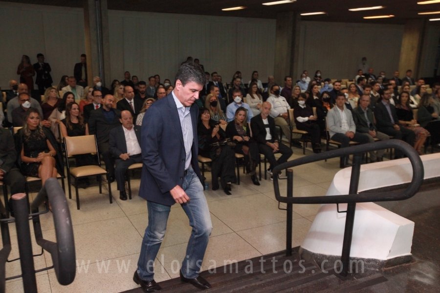 HOMENAGEM DA SMC AOS MÉDICOS E PROFISSIONAIS DA SAÚDE QUE TRABALHARAM NA LUTA CONTRA O COVID-19 - Eloisa Mattos