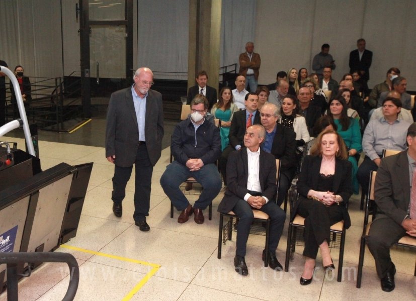 HOMENAGEM DA SMC AOS MÉDICOS E PROFISSIONAIS DA SAÚDE QUE TRABALHARAM NA LUTA CONTRA O COVID-19 - Eloisa Mattos