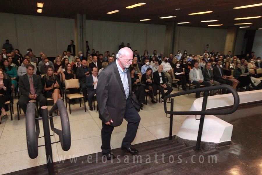 HOMENAGEM DA SMC AOS MÉDICOS E PROFISSIONAIS DA SAÚDE QUE TRABALHARAM NA LUTA CONTRA O COVID-19 - Eloisa Mattos